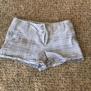 Small ruffled shorts